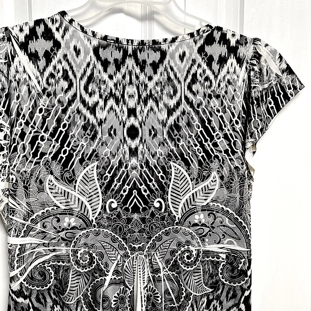 Apt 9 Black Gray White Paisley Print Rhinestone V Neck Flutter Sleeve Top Size M